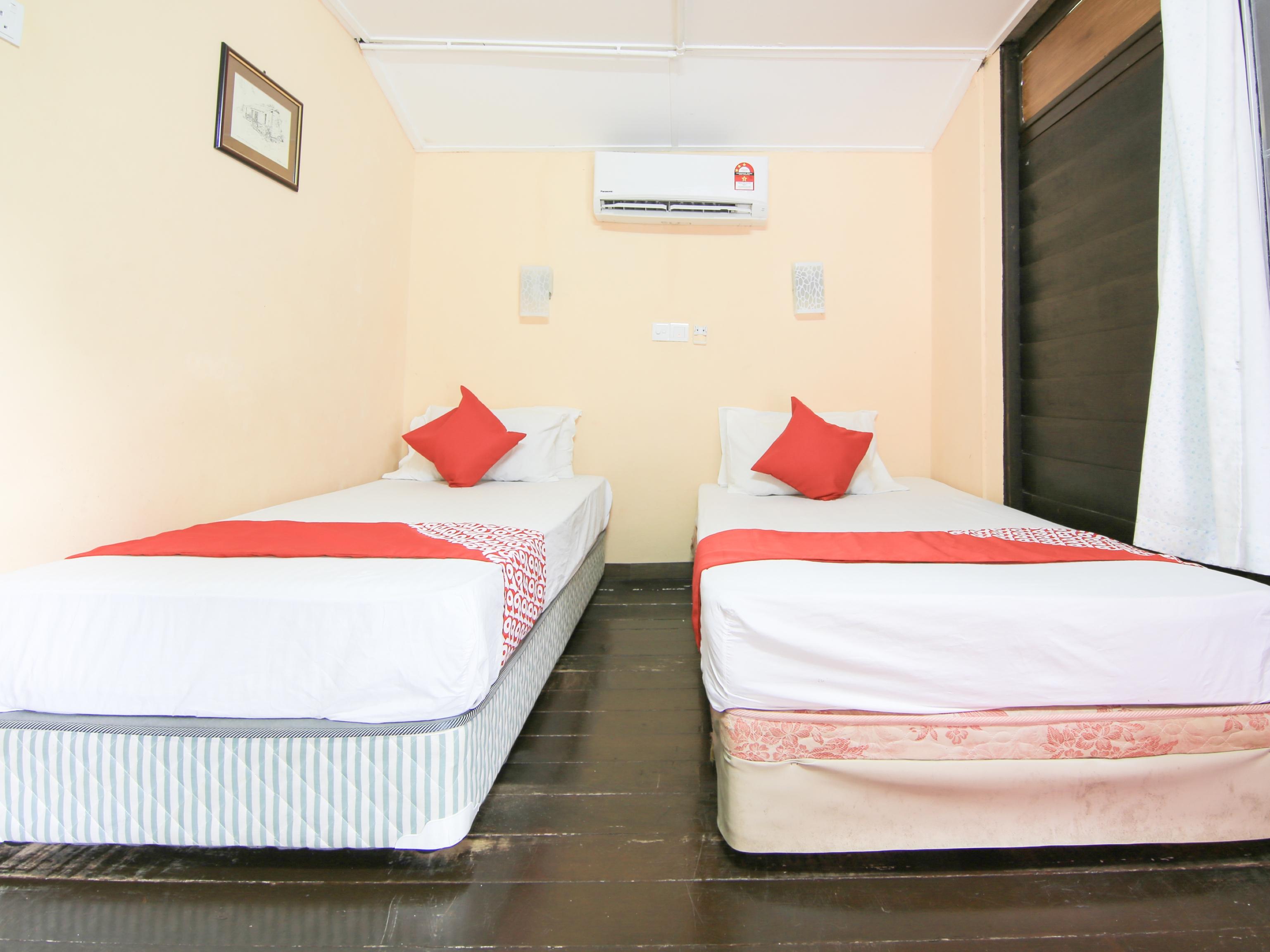 Ombak Inn Chalet Кампунг Телук Нипа Екстериор снимка