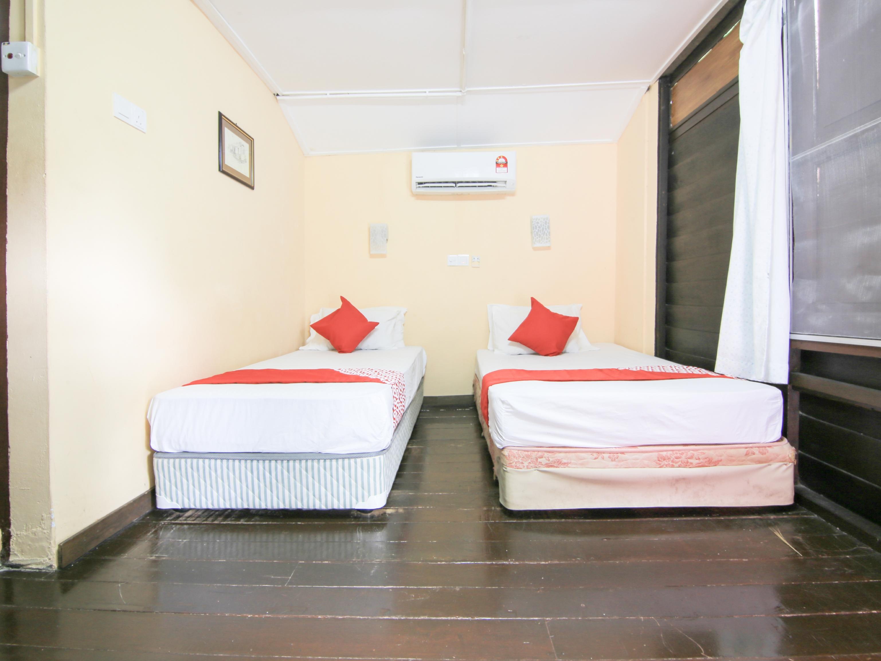 Ombak Inn Chalet Кампунг Телук Нипа Екстериор снимка