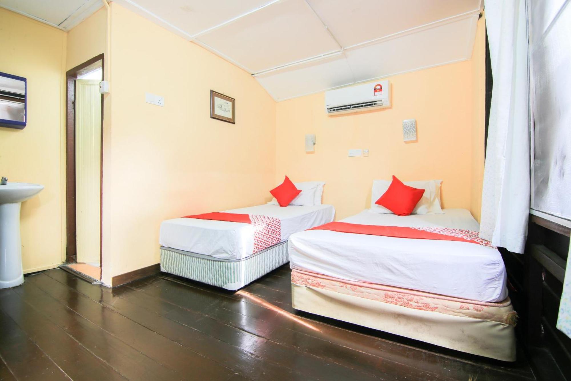 Ombak Inn Chalet Кампунг Телук Нипа Екстериор снимка