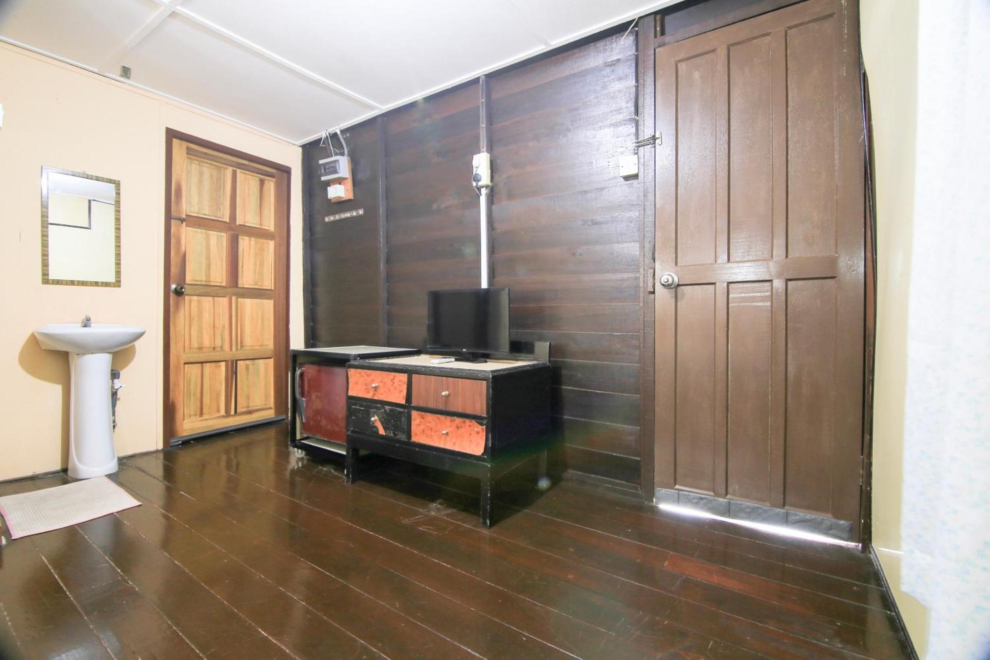 Ombak Inn Chalet Кампунг Телук Нипа Екстериор снимка