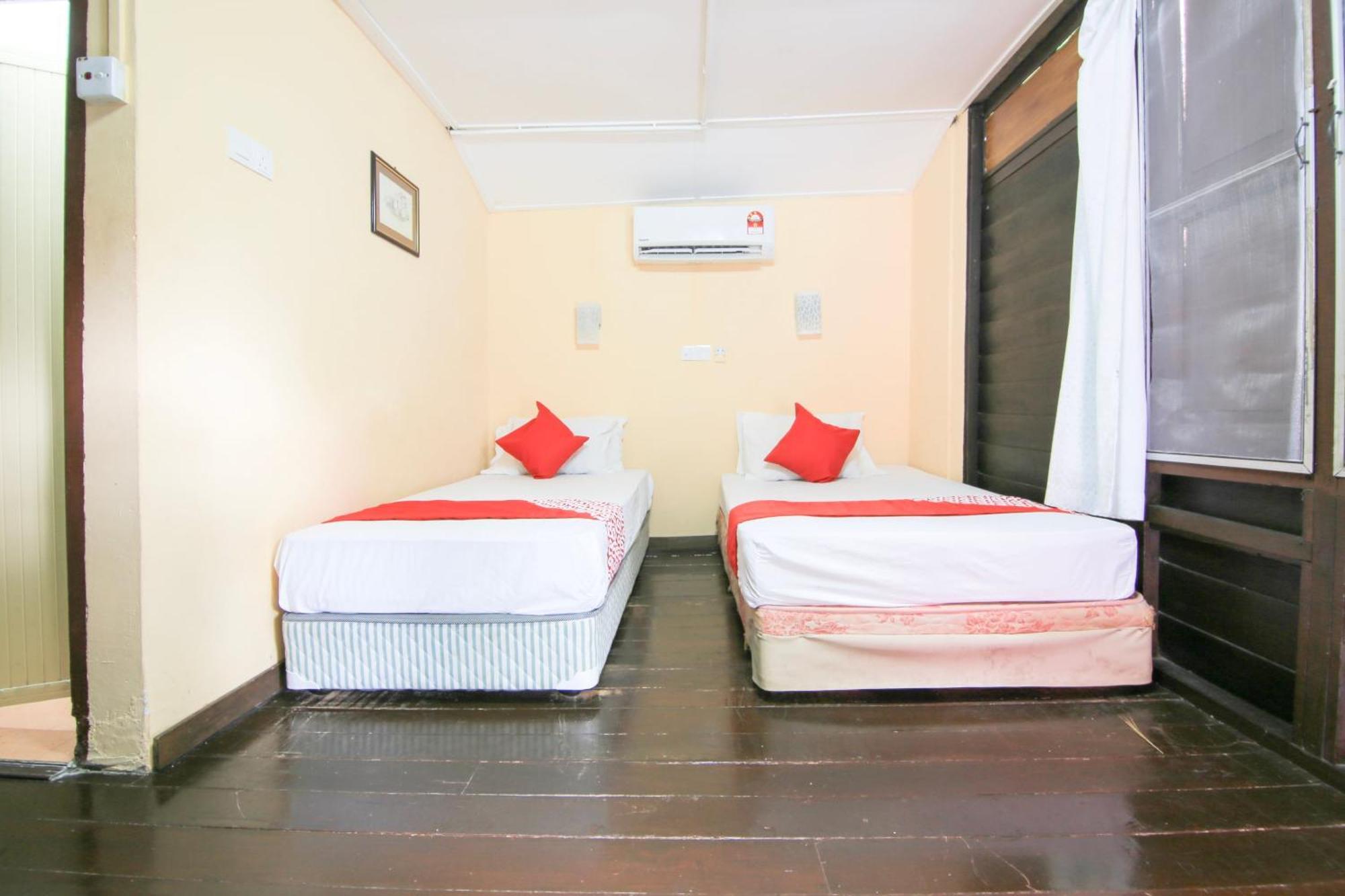 Ombak Inn Chalet Кампунг Телук Нипа Екстериор снимка
