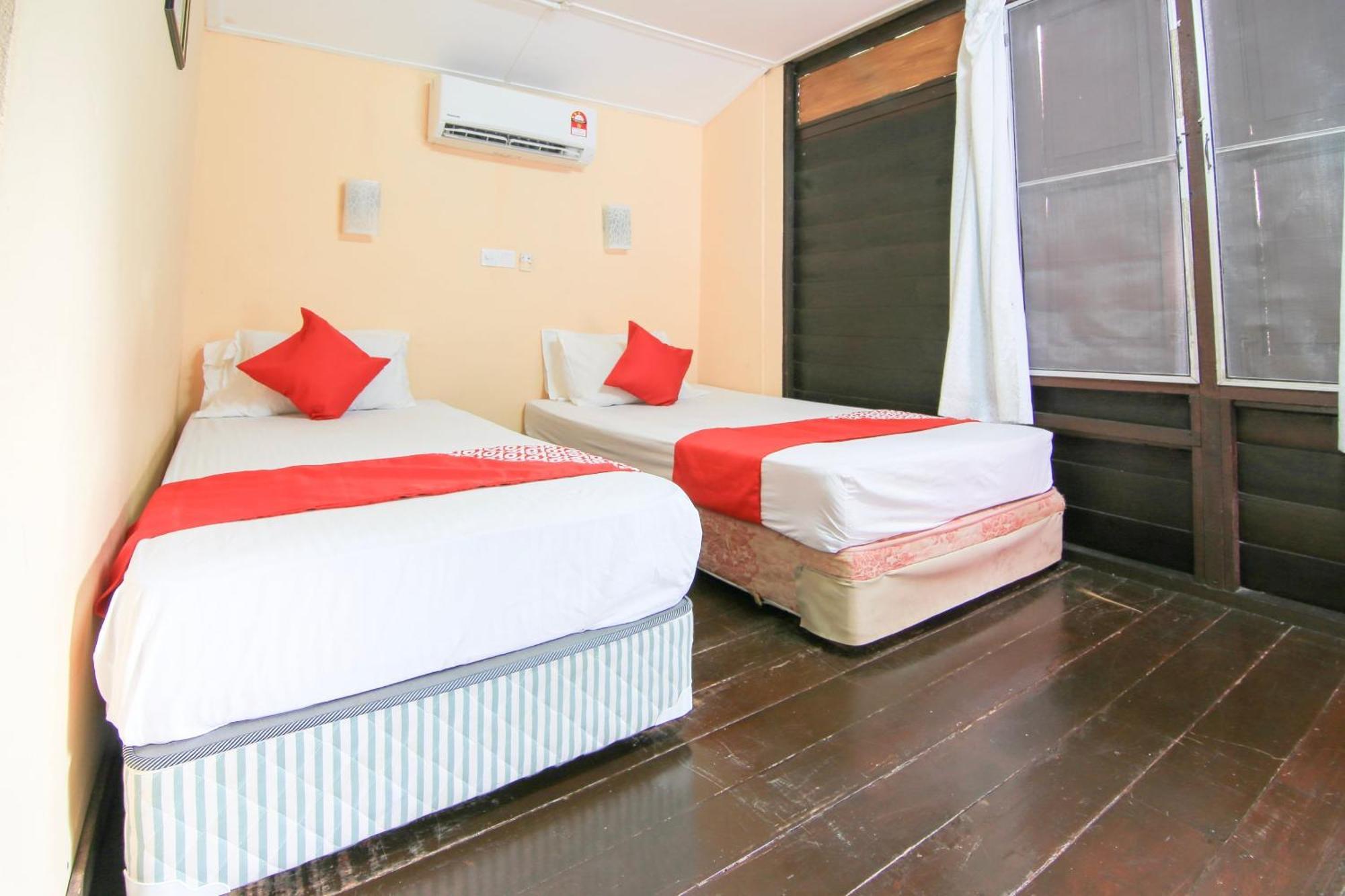 Ombak Inn Chalet Кампунг Телук Нипа Екстериор снимка