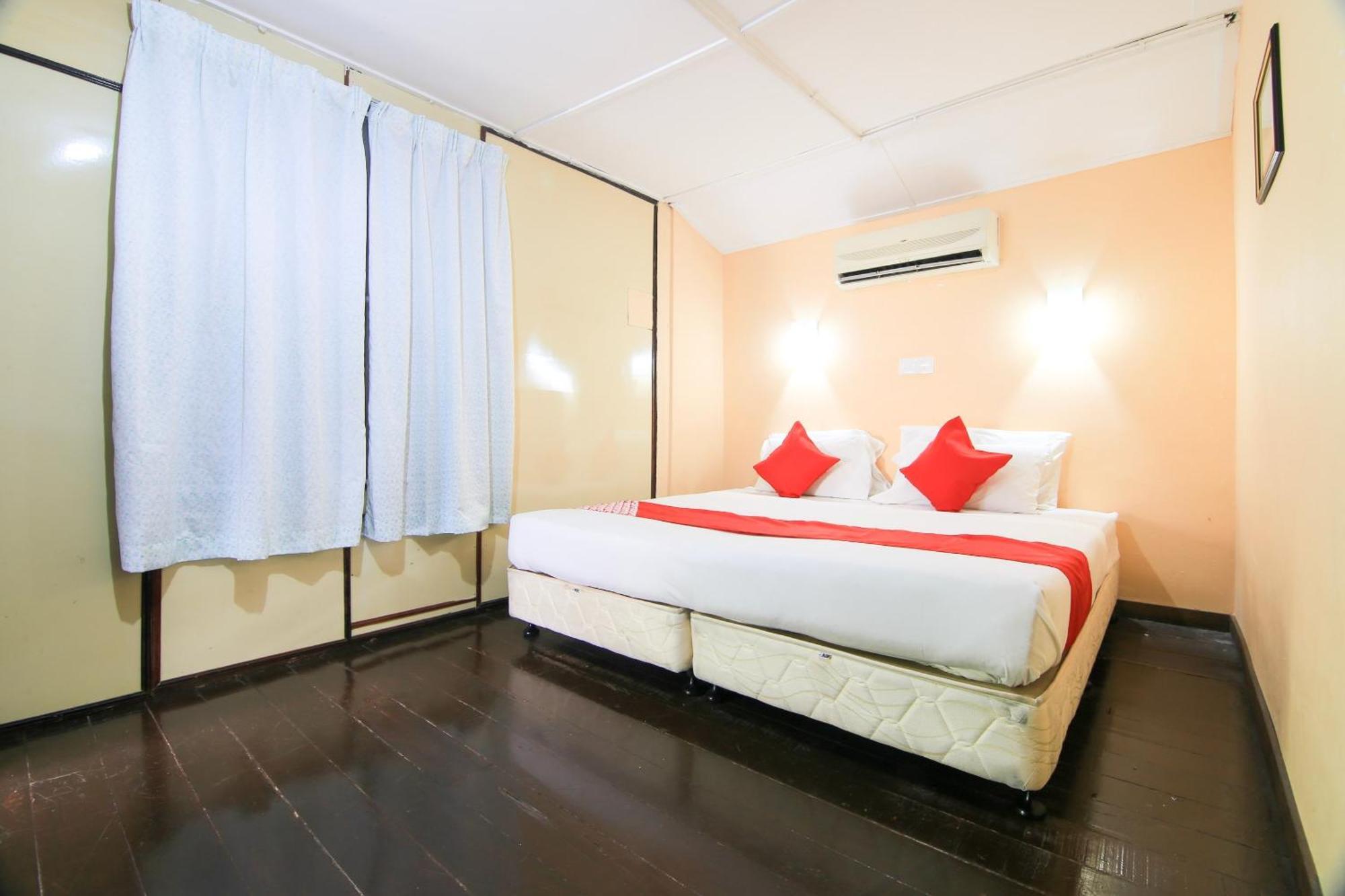 Ombak Inn Chalet Кампунг Телук Нипа Екстериор снимка