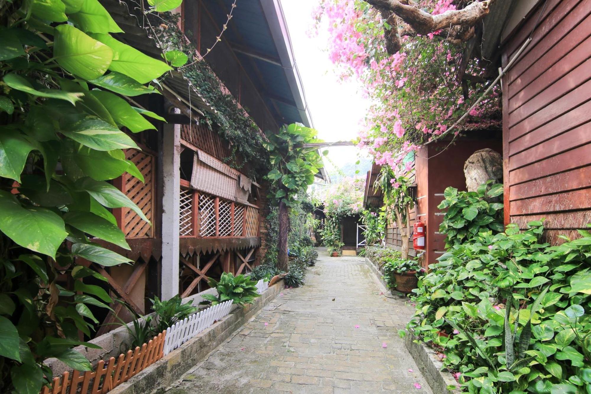 Ombak Inn Chalet Кампунг Телук Нипа Екстериор снимка